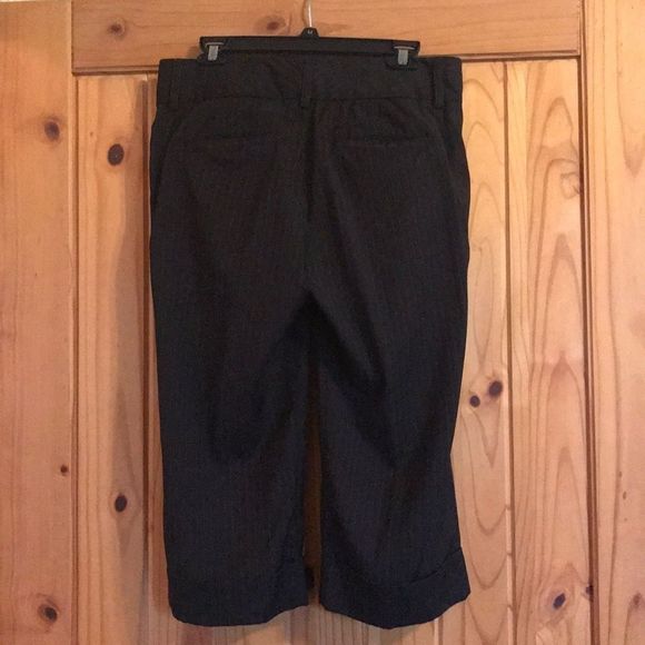 Old Navy Low Waist Stretch Capri Pants, Size 8 - Picture 3 of 5